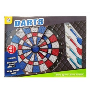 Dart z kolorową tarczą i czterema rzutkami