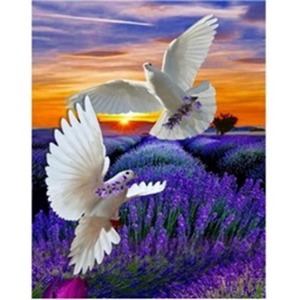 Diamentowa Mozaika Gołębie nad lawendowymi polami NO-1007012