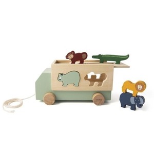 Drewniana ciężarówka ze zwierzętami