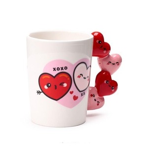 Kubek ceramiczny uchwyt w kształcie serduszek