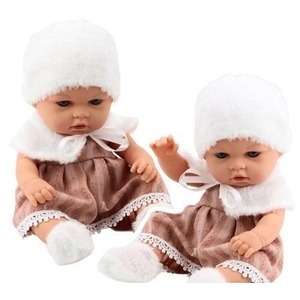 Lalka bobas e beżowej sukience