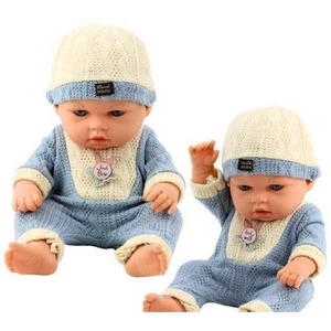 Lalka bobas w niebieskim wdzianku