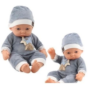 Lalka bobas w szarej piżamce