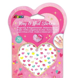 Naklejki na paznokcie i błyszczący pierścionek