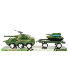 Pojazd wojskowy z przyczepą i czołgiem
