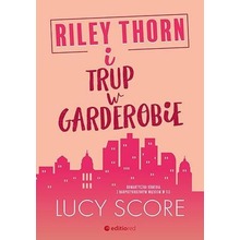 Riley Thorn i trup w garderobie