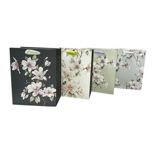 Torba prezentowa 26x32 gałązki, magnolii